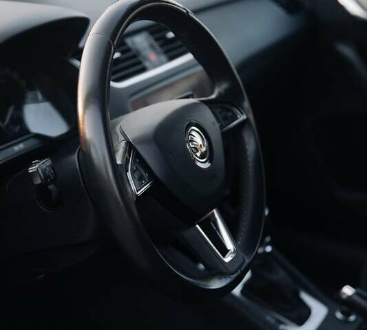 Шкода Октавия 2020 в Киеве на Automoto.ua Серый Шкода Октавия, объемом двигателя 1.97 л и пробегом 273 тыс. км за 15300 $, фото 32 на Automoto.ua