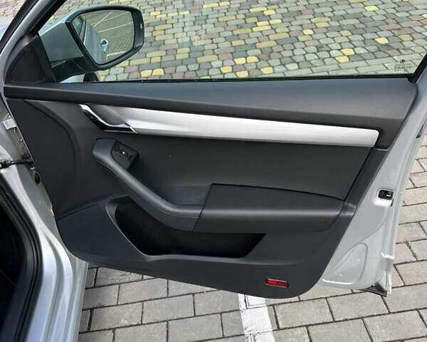 Серый Шкода Октавия, объемом двигателя 2 л и пробегом 185 тыс. км за 17500 $, фото 30 на Automoto.ua