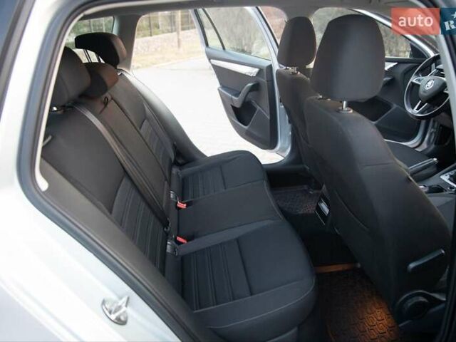 Шкода Октавия 2020 в Киеве на Automoto.ua Серый Шкода Октавия, объемом двигателя 1.97 л и пробегом 273 тыс. км за 15300 $, фото 42 на Automoto.ua