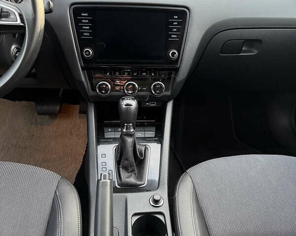 Серый Шкода Октавия, объемом двигателя 2 л и пробегом 182 тыс. км за 15300 $, фото 14 на Automoto.ua