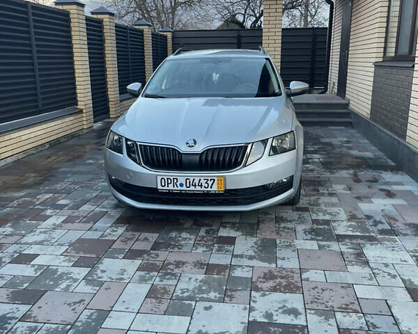 Серый Шкода Октавия, объемом двигателя 2 л и пробегом 197 тыс. км за 16500 $, фото 1 на Automoto.ua