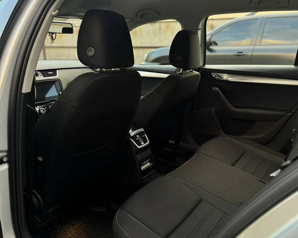 Сірий Шкода Октавія, об'ємом двигуна 1.6 л та пробігом 239 тис. км за 13950 $, фото 11 на Automoto.ua