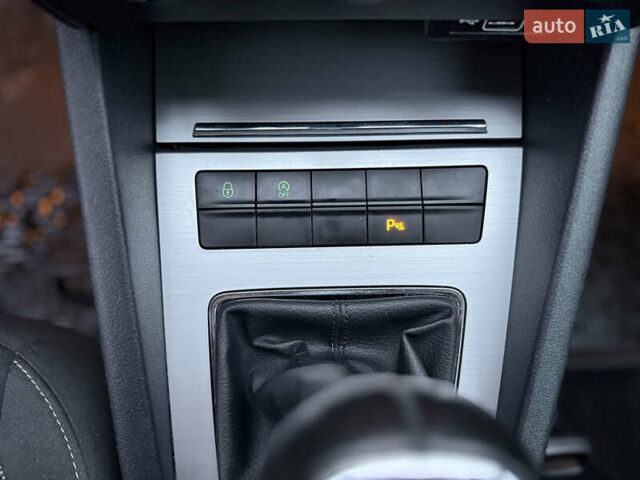 Сірий Шкода Октавія, об'ємом двигуна 1.6 л та пробігом 247 тис. км за 14200 $, фото 46 на Automoto.ua