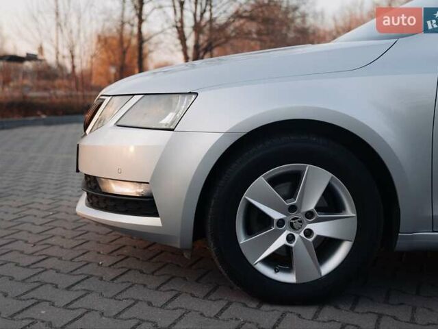 Шкода Октавия 2020 в Киеве на Automoto.ua Серый Шкода Октавия, объемом двигателя 1.97 л и пробегом 273 тыс. км за 15300 $, фото 5 на Automoto.ua