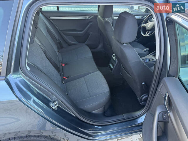 Серый Шкода Октавия, объемом двигателя 1.61 л и пробегом 230 тыс. км за 13900 $, фото 12 на Automoto.ua