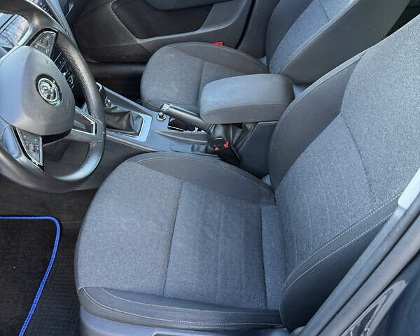 Серый Шкода Октавия, объемом двигателя 1.61 л и пробегом 230 тыс. км за 13900 $, фото 8 на Automoto.ua