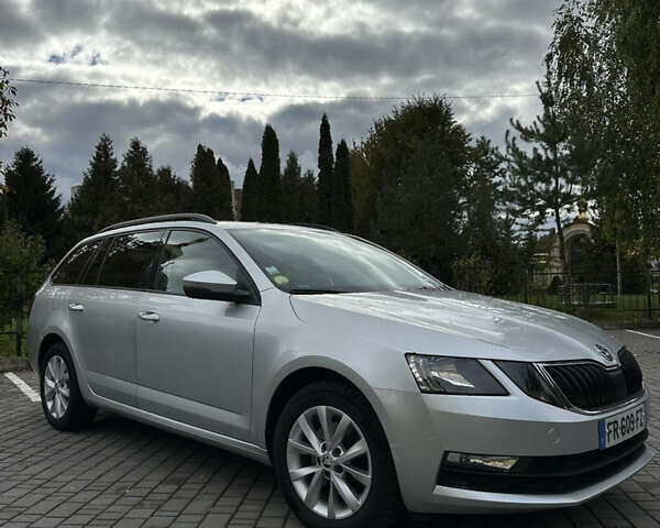 Серый Шкода Октавия, объемом двигателя 2 л и пробегом 185 тыс. км за 17500 $, фото 2 на Automoto.ua