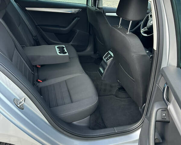 Серый Шкода Октавия, объемом двигателя 2 л и пробегом 185 тыс. км за 17500 $, фото 28 на Automoto.ua