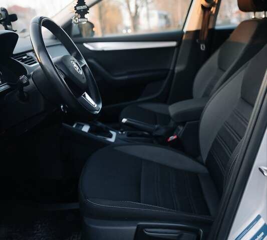 Шкода Октавия 2020 в Киеве на Automoto.ua Серый Шкода Октавия, объемом двигателя 1.97 л и пробегом 273 тыс. км за 15300 $, фото 30 на Automoto.ua