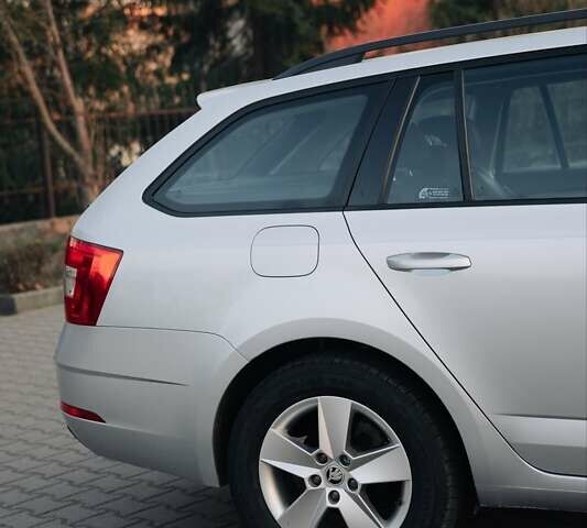 Шкода Октавия 2020 в Киеве на Automoto.ua Серый Шкода Октавия, объемом двигателя 1.97 л и пробегом 273 тыс. км за 15300 $, фото 13 на Automoto.ua