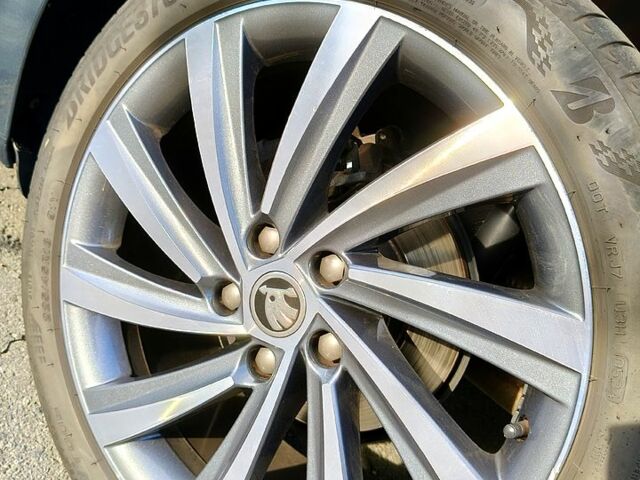 Сірий Шкода Октавія, об'ємом двигуна 2 л та пробігом 209 тис. км за 23500 $, фото 2 на Automoto.ua