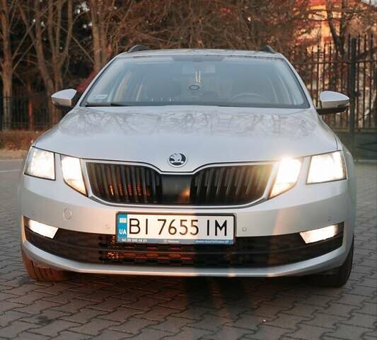 Шкода Октавия 2020 в Киеве на Automoto.ua Серый Шкода Октавия, объемом двигателя 1.97 л и пробегом 273 тыс. км за 15300 $, фото 3 на Automoto.ua