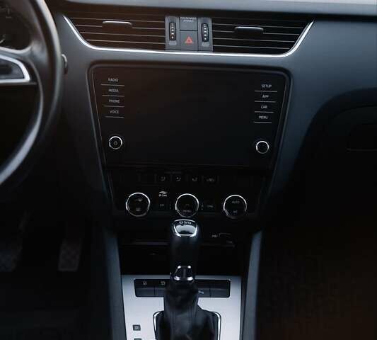 Шкода Октавия 2020 в Киеве на Automoto.ua Серый Шкода Октавия, объемом двигателя 1.97 л и пробегом 273 тыс. км за 15300 $, фото 44 на Automoto.ua