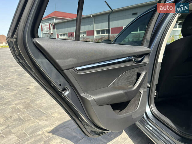Шкода Октавія 2021 у Луцьку на Automoto.ua Сірий Шкода Октавія, об'ємом двигуна 2 л та пробігом 205 тис. км за 20900 $, фото 38 на Automoto.ua