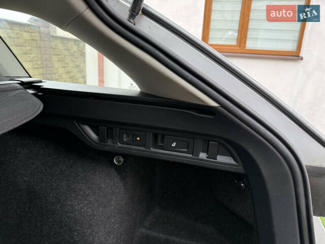 Серый Шкода Октавия, объемом двигателя 2 л и пробегом 247 тыс. км за 22222 $, фото 20 на Automoto.ua