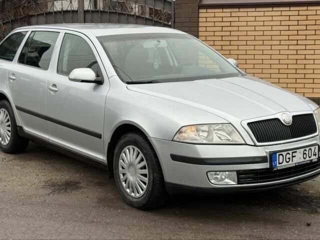 Сірий Шкода Октавія, об'ємом двигуна 2 л та пробігом 300 тис. км за 2999 $, фото 1 на Automoto.ua