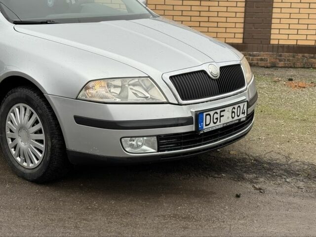 Сірий Шкода Октавія, об'ємом двигуна 2 л та пробігом 300 тис. км за 2999 $, фото 2 на Automoto.ua