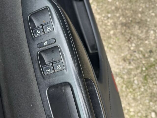 Сірий Шкода Октавія, об'ємом двигуна 2 л та пробігом 300 тис. км за 2999 $, фото 21 на Automoto.ua