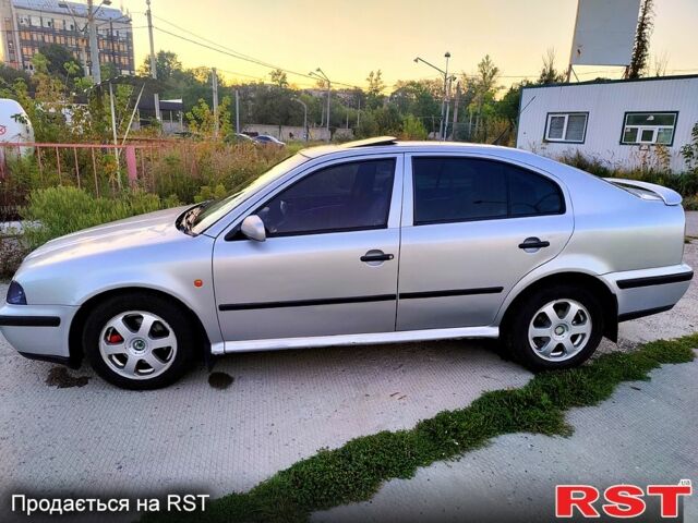 Серый Шкода Октавия, объемом двигателя 1.8 л и пробегом 335 тыс. км за 3150 $, фото 2 на Automoto.ua