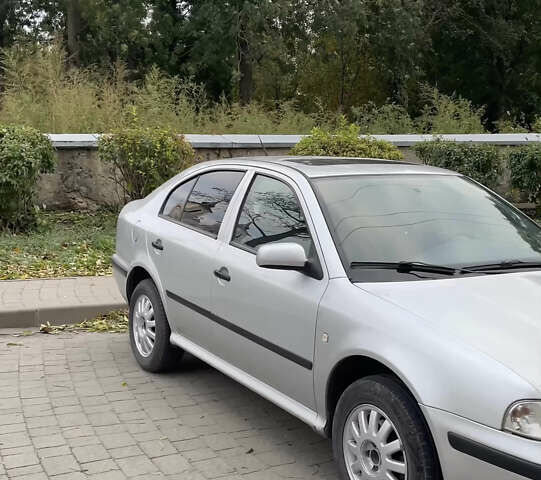 Серый Шкода Октавия, объемом двигателя 1.6 л и пробегом 219 тыс. км за 2900 $, фото 2 на Automoto.ua