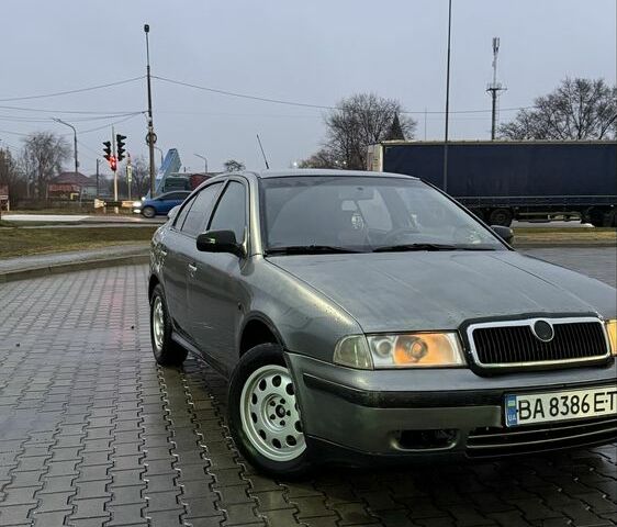 Сірий Шкода Октавія, об'ємом двигуна 1.6 л та пробігом 277 тис. км за 2000 $, фото 1 на Automoto.ua
