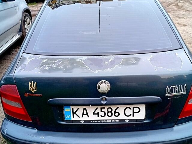 Серый Шкода Октавия, объемом двигателя 1.8 л и пробегом 261 тыс. км за 3300 $, фото 2 на Automoto.ua