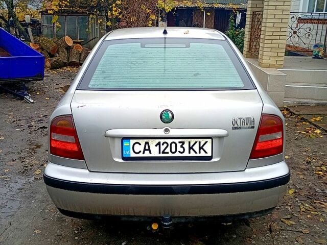 Серый Шкода Октавия, объемом двигателя 2 л и пробегом 333 тыс. км за 2300 $, фото 3 на Automoto.ua