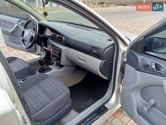 Серый Шкода Октавия, объемом двигателя 1.6 л и пробегом 350 тыс. км за 2999 $, фото 30 на Automoto.ua