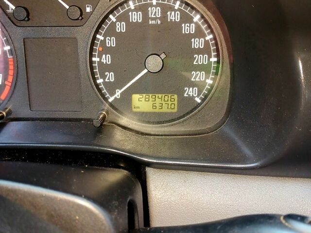 Серый Шкода Октавия, объемом двигателя 1.6 л и пробегом 289 тыс. км за 3500 $, фото 4 на Automoto.ua