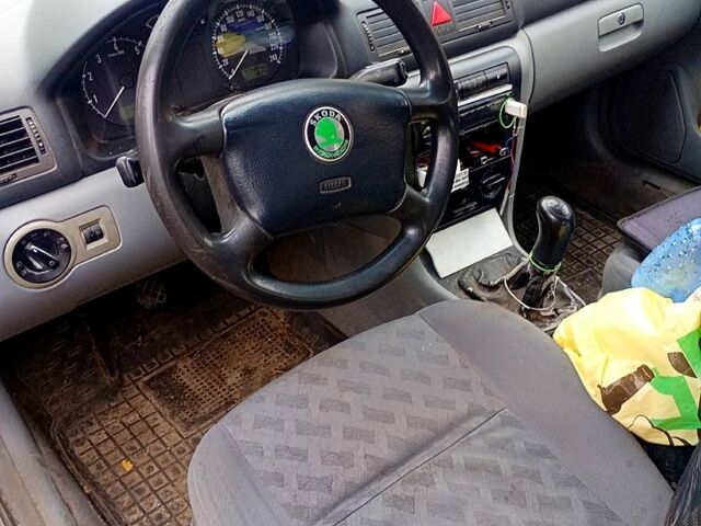 Серый Шкода Октавия, объемом двигателя 2 л и пробегом 333 тыс. км за 2300 $, фото 2 на Automoto.ua