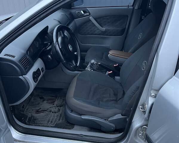 Серый Шкода Октавия, объемом двигателя 2 л и пробегом 278 тыс. км за 3200 $, фото 1 на Automoto.ua