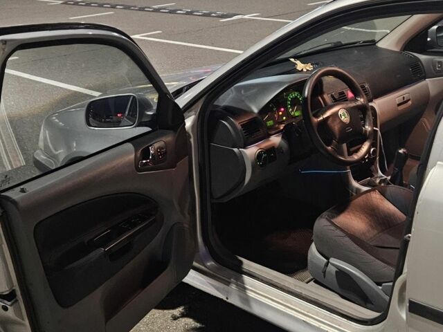 Серый Шкода Октавия, объемом двигателя 2 л и пробегом 428 тыс. км за 2800 $, фото 7 на Automoto.ua