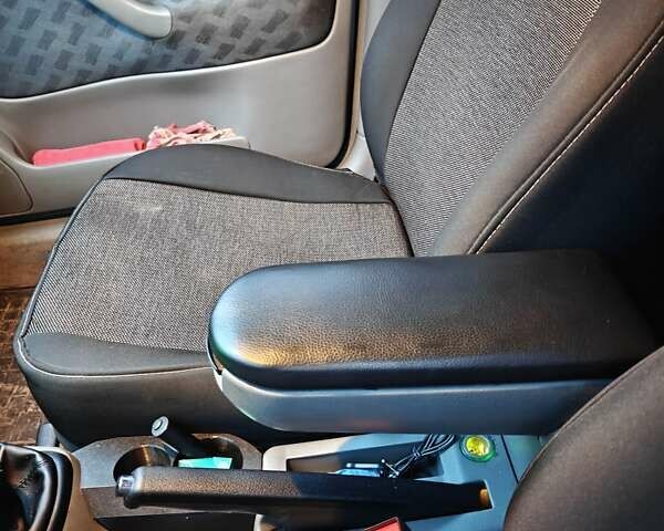 Серый Шкода Октавия, объемом двигателя 2 л и пробегом 250 тыс. км за 4100 $, фото 14 на Automoto.ua