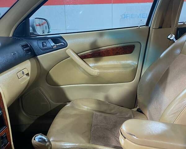 Серый Шкода Октавия, объемом двигателя 1.9 л и пробегом 382 тыс. км за 3900 $, фото 30 на Automoto.ua