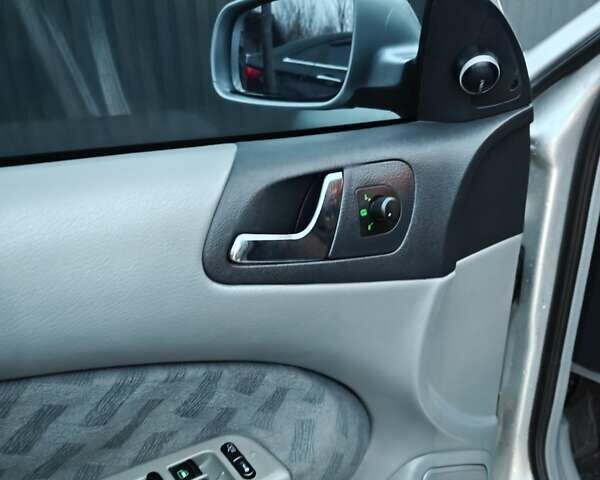 Серый Шкода Октавия, объемом двигателя 2 л и пробегом 250 тыс. км за 4100 $, фото 12 на Automoto.ua