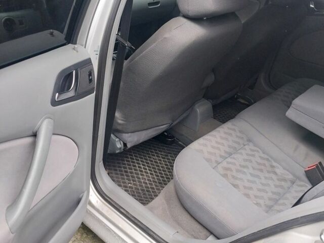 Сірий Шкода Октавія, об'ємом двигуна 2 л та пробігом 320 тис. км за 2400 $, фото 3 на Automoto.ua