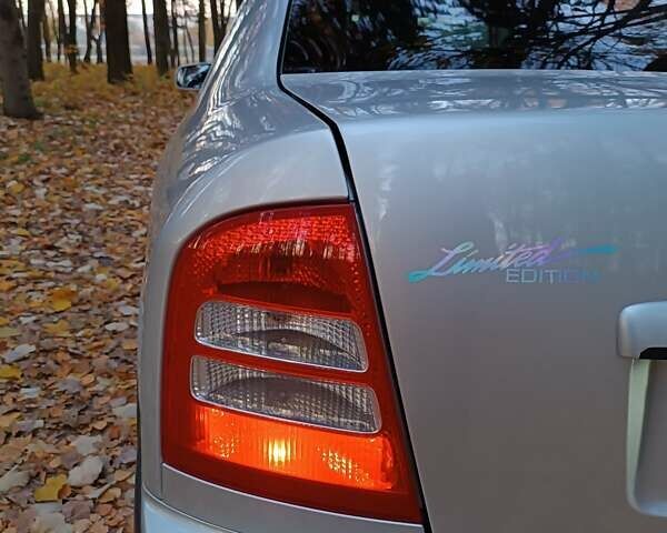 Серый Шкода Октавия, объемом двигателя 1.6 л и пробегом 300 тыс. км за 4399 $, фото 6 на Automoto.ua