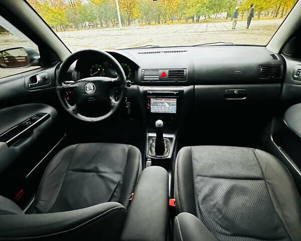 Сірий Шкода Октавія, об'ємом двигуна 2 л та пробігом 275 тис. км за 3800 $, фото 17 на Automoto.ua