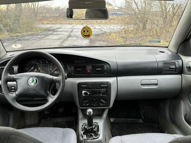 Серый Шкода Октавия, объемом двигателя 0 л и пробегом 320 тыс. км за 2499 $, фото 7 на Automoto.ua