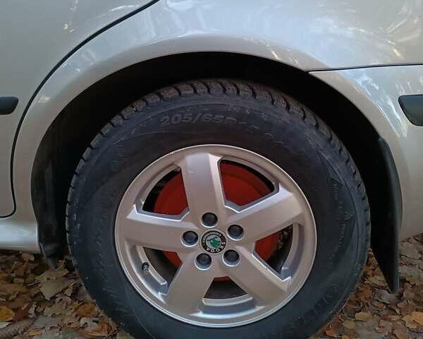 Серый Шкода Октавия, объемом двигателя 1.6 л и пробегом 300 тыс. км за 4399 $, фото 9 на Automoto.ua