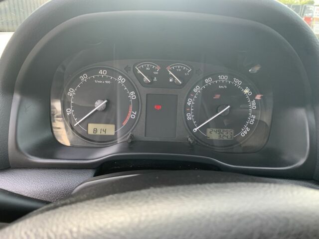 Серый Шкода Октавия, объемом двигателя 1.6 л и пробегом 250 тыс. км за 5100 $, фото 4 на Automoto.ua