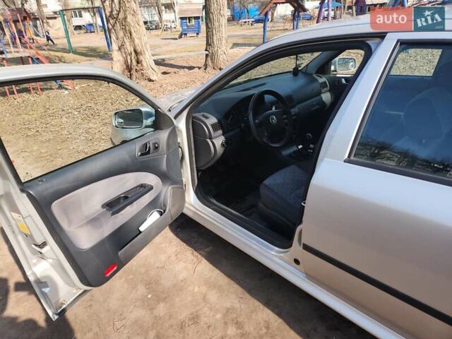 Серый Шкода Октавия, объемом двигателя 1.6 л и пробегом 208 тыс. км за 4500 $, фото 11 на Automoto.ua