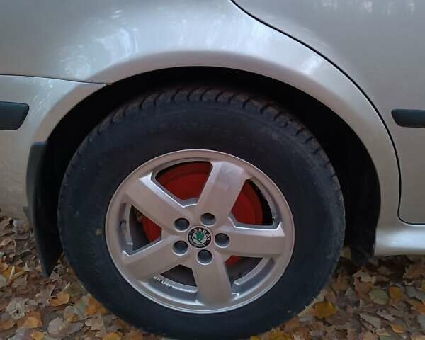 Серый Шкода Октавия, объемом двигателя 1.6 л и пробегом 300 тыс. км за 4399 $, фото 8 на Automoto.ua