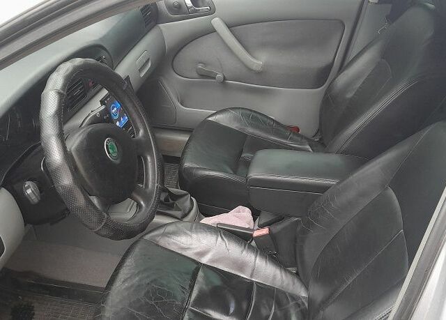 Серый Шкода Октавия, объемом двигателя 1.6 л и пробегом 327 тыс. км за 3500 $, фото 5 на Automoto.ua