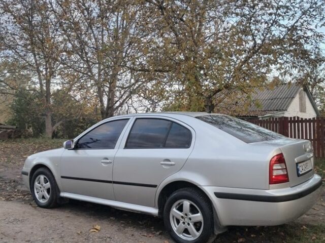 Серый Шкода Октавия, объемом двигателя 1.8 л и пробегом 282 тыс. км за 3900 $, фото 2 на Automoto.ua