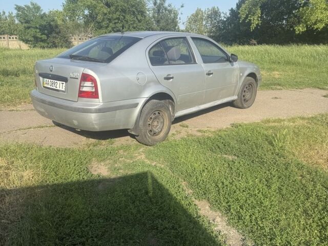 Серый Шкода Октавия, объемом двигателя 1.6 л и пробегом 300 тыс. км за 3500 $, фото 2 на Automoto.ua