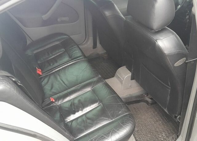 Серый Шкода Октавия, объемом двигателя 1.6 л и пробегом 327 тыс. км за 3500 $, фото 4 на Automoto.ua