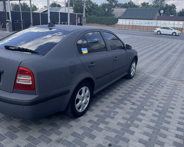 Шкода Октавия 2002 в Запорожье на Automoto.ua Серый Шкода Октавия, объемом двигателя 1.6 л и пробегом 238 тыс. км за 5500 $, фото 1 на Automoto.ua