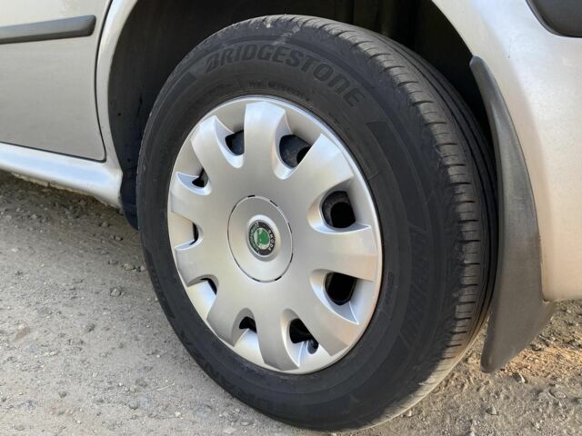 Серый Шкода Октавия, объемом двигателя 1.6 л и пробегом 401 тыс. км за 3900 $, фото 3 на Automoto.ua