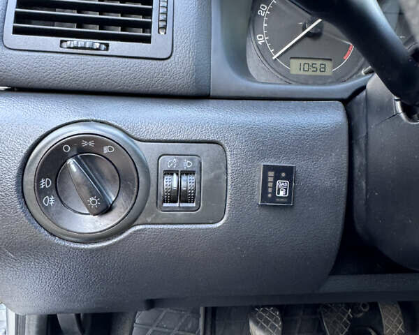 Серый Шкода Октавия, объемом двигателя 1.6 л и пробегом 406 тыс. км за 5200 $, фото 12 на Automoto.ua